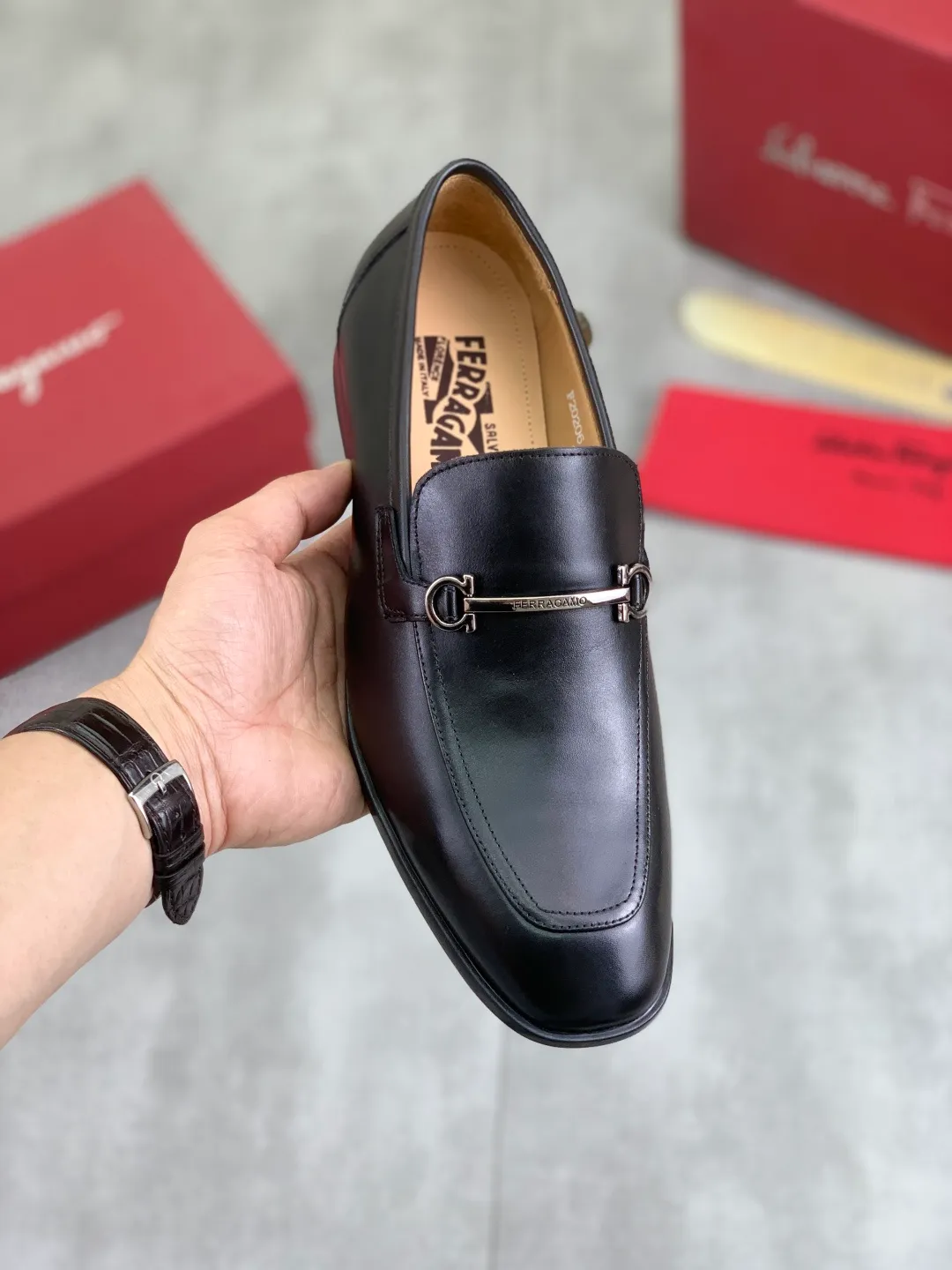 Men's Men's Shoes 💰P480💰[New Style] Water-dyed Niuli 🆘[Salvatore Ferragamo] Ferragamo's latest casual business leather shoes for men! Available at counters simultaneously! The fabric is made of specially imported original calfskin, the lining is made of imported water-dyed cowhide, and the original combination outsole is absolutely luxurious and leads the fashion trend. Matching code: 38-45; 4️⃣ colors available